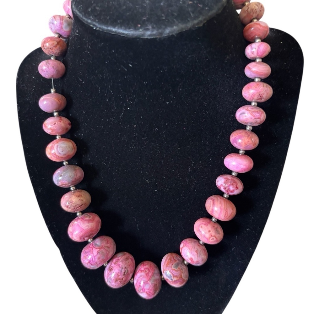 VTG Polished Faux Swirl Coral Beaded Necklace Choker Style 17” Hook Close